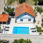 Baroque With Pool Sauna Gym