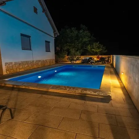 Baroque With Pool Sauna Gym *