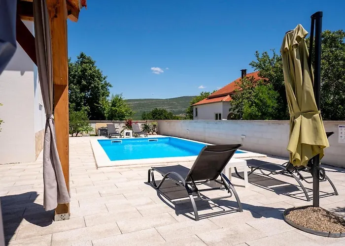Baroque With Pool Sauna Gym *
