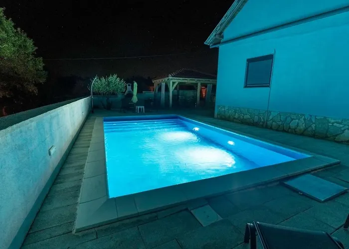 Baroque With Pool Sauna Gym