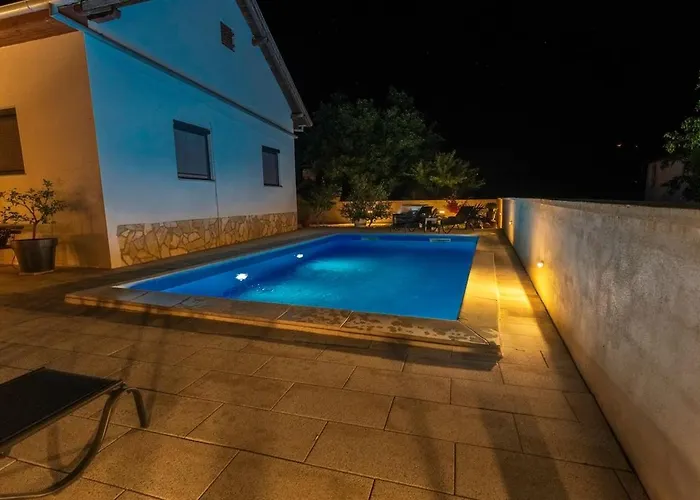 Baroque With Pool Sauna Gym *