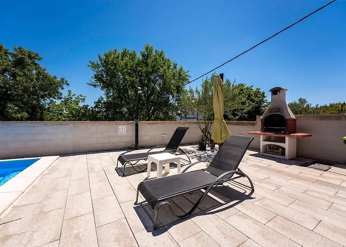 Villa Baroque With Pool Sauna Gym *