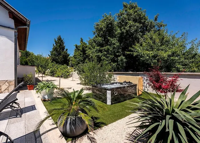 Villa Baroque With Pool Sauna Gym