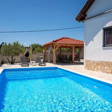 Villa Baroque With Pool Sauna Gym *
