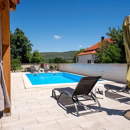 Baroque With Pool Sauna Gym *