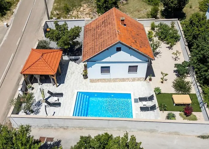 Baroque With Pool Sauna Gym