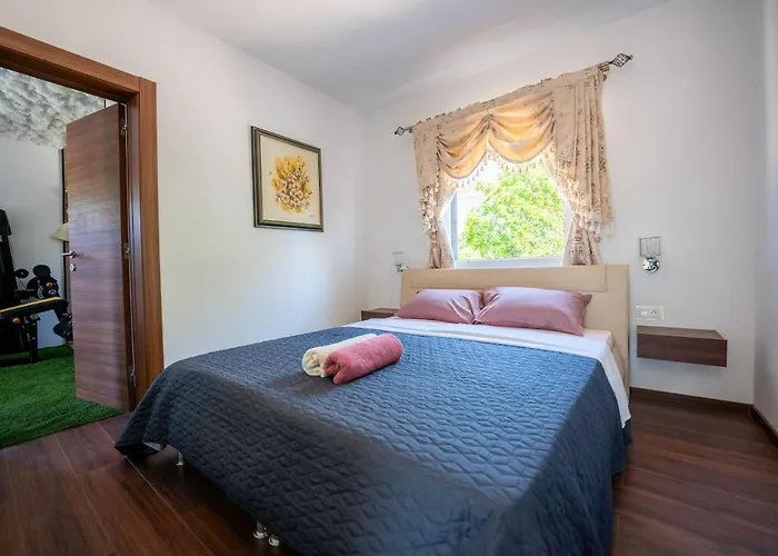 Baroque With Pool Sauna Gym Villa Pridraga